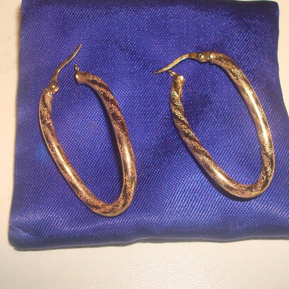 14KT 3 GRAMS SOLID GOLD TWISTED OVAL HINGED HOOP EARRINGS ETCHED 3.5MM LENGTH